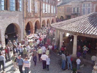 Auvillar 82, un des plus beaux villages de France, Tarn et Garonne.